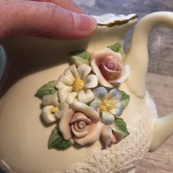 Tea Pot Music Box - Picture 4 of 10
